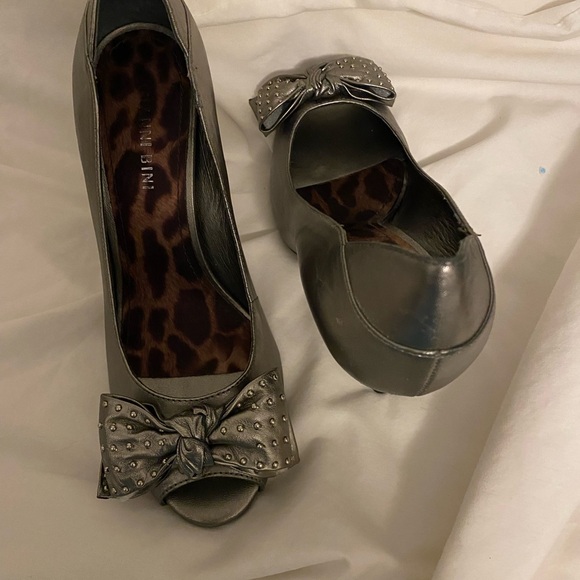 Ladies gently used high heel peekaboo pointy decorative toe  Gianni Bini 8M - Picture 4 of 11